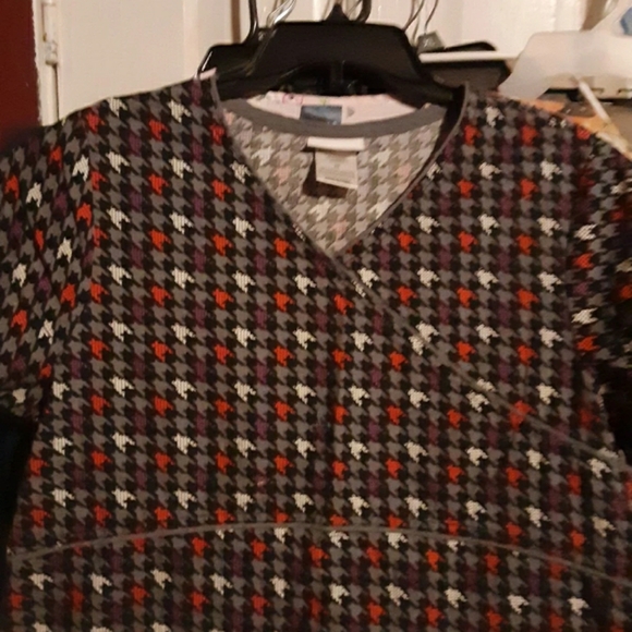 Scrub Top - Picture 2 of 8